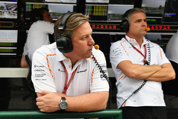 Zak Brown, directeur exécutif du McLaren Technology Group et Gil De Ferran, directeur sportif de McLaren