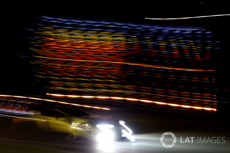 55. Марко Сёренсен, Ники Тим, Даррен Тёрнер, Aston Martin Racing, Aston Martin Vantage AMR (№95)