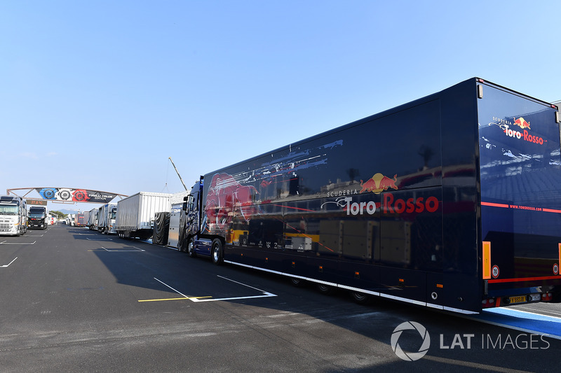 Camión de Scuderia Toro Rosso