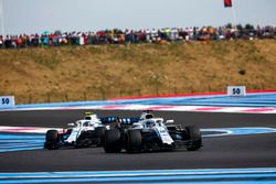 Lance Stroll, Williams FW41, devant Sergey Sirotkin, Williams FW41