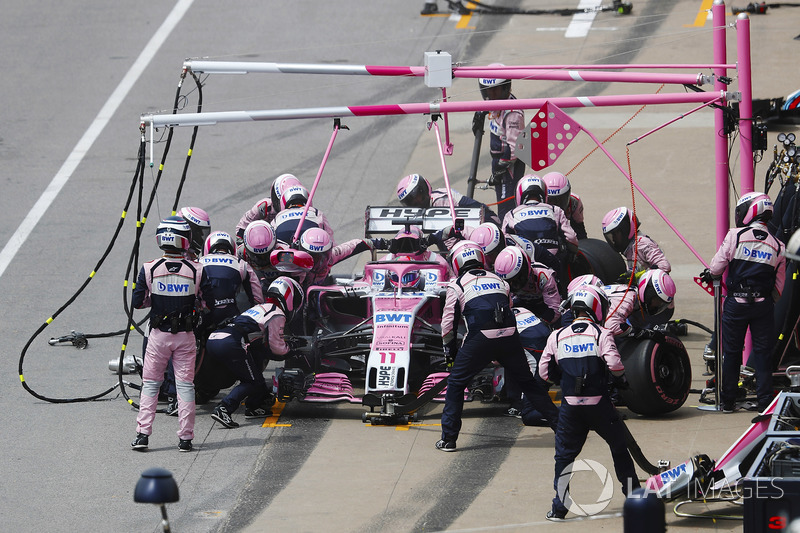 Sergio Perez, Force India VJM11, au stand
