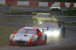 #12 Manthey Racing Porsche 911 GT3 R: Otto Klohs, Lars Kern, Dennis Olsen, Philipp Frommenwiler