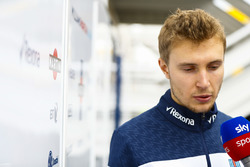 Sergey Sirotkin, Williams Racing, con los medios