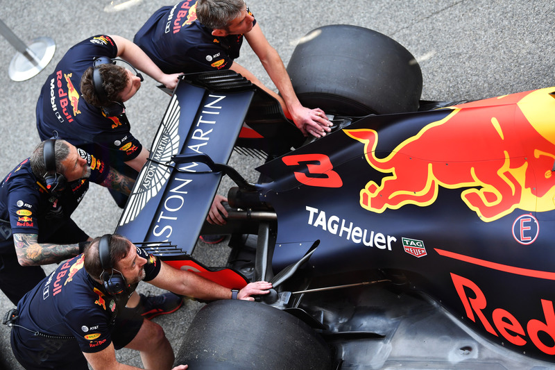 Автомобиль Red Bull Racing RB14