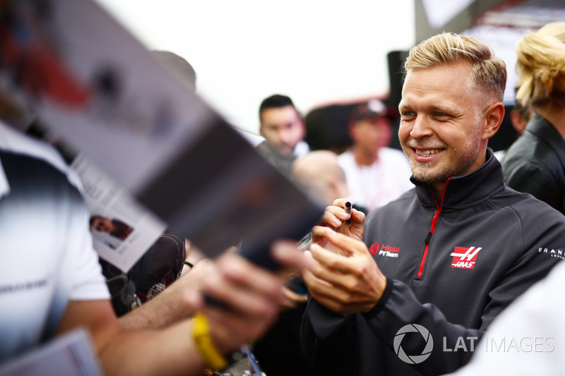Kevin Magnussen, Haas F1 Team, signs autographs for fans