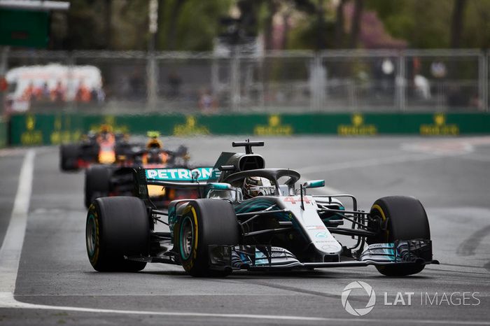 Lewis Hamilton, Mercedes AMG F1 W09, Max Verstappen, Red Bull Racing RB14 Tag Heuer, and Daniel Ricciardo, Red Bull Racing RB14 Tag Heuer