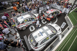 Parc ferme, Rob Huff, Sébastien Loeb Racing Volkswagen Golf GTI TCR, Yvan Muller, YMR Hyundai i30 N TCR, Daniel Nagy, M1RA Hyundai i30 N TCR