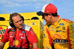 Joey Logano, Team Penske, Ford Fusion Shell Pennzoil and crew chief Todd Gordon