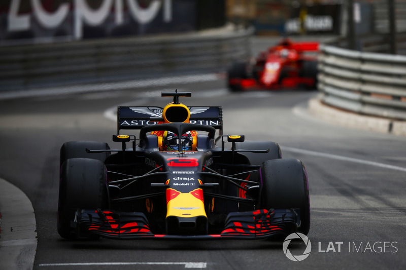 Daniel Ricciardo, Red Bull Racing RB14, Sebastian Vettel, Ferrari SF71H