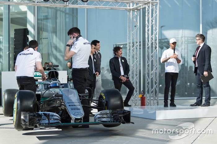 Valtteri Bottas, Mercedes AMG F1 W09, Lewis Hamilton, Mercedes AMG F1