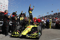 Le vainqueur Sébastien Bourdais, Dale Coyne Racing with Vasser-Sullivan Honda