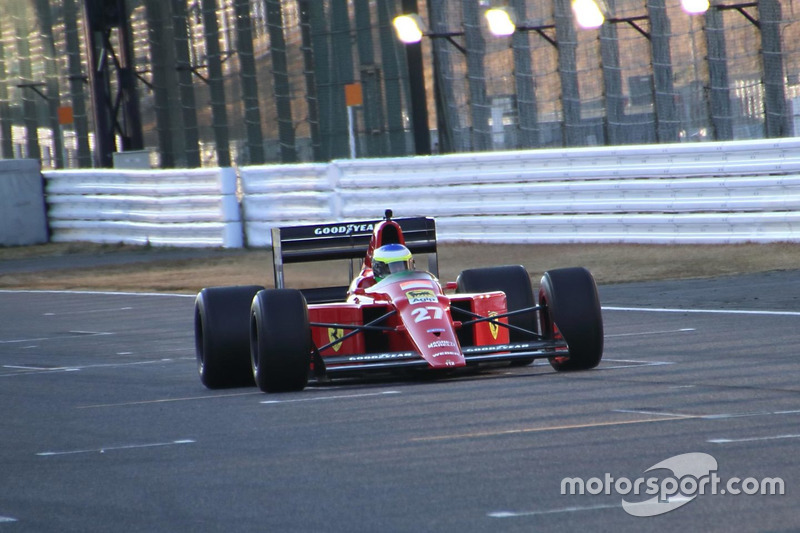 鈴鹿サーキットを走るフェラーリ640とジャンカルロ・フィジケラ