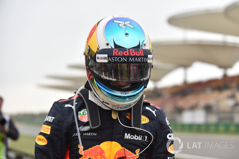 Daniel Ricciardo, Red Bull Racing detenido en la pista en la PL3