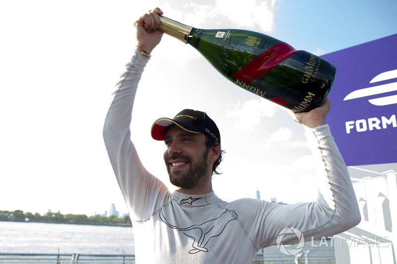 Jean-Eric Vergne, Techeetah, fête son titre avec son équipe