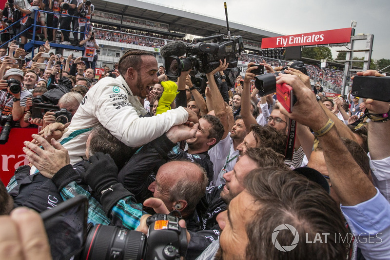 Победитель Льюис Хэмилтон, Mercedes AMG F1