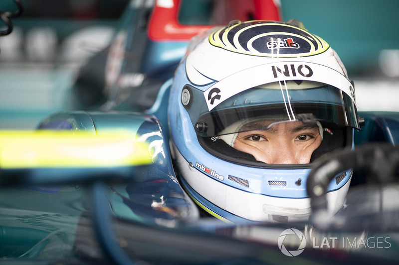 Na Fórmula E, há duas equipes chinesas, a NIO 333 e a Techeetah, além de um piloto chinês, Ma Qinghua. Para poder participar do ePrix da Cidade do México, em fevereiro, o piloto optou por fazer uma quarentena de 14 dias na capital