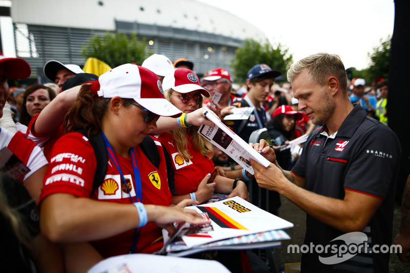 Kevin Magnussen, Haas F1 Team, signs autographs for fans
