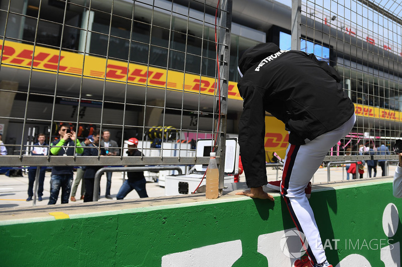 Lewis Hamilton, Mercedes-AMG F1 on the drivers parade