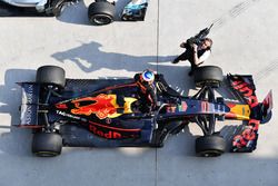 Daniel Ricciardo, Red Bull Racing RB14 celebrates in parc ferme