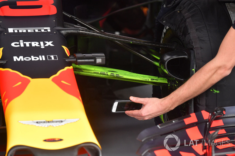 Red Bull Racing RB14 con pintura