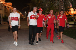 Charles Leclerc, Sauber, Beat Zehnder, team manager Sauber, Kimi Raikkonen, Ferrari, Jock Clear, ingénieur en chef Ferrari et Sebastian Vettel, Ferrari