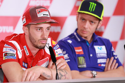 Андреа Довициозо, Ducati Team, и Валентино Росси, Yamaha Factory Racing
