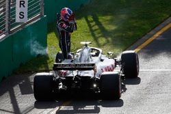 Romain Grosjean, Haas F1 Team VF-18 Ferrari, jumps out of his car and retires from the race