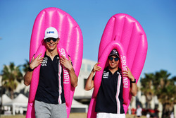 Гонщики Sahara Force India F1 Эстебан Окон и Серхио Перес