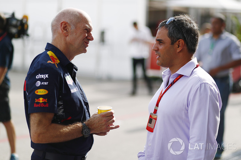 Adrian Newey, Chief Technical Officer, Red Bull Racing, speaks with Juan-Pablo Montoya