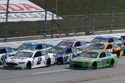 Dale Earnhardt Jr., Hendrick Motorsports Chevrolet Brad Keselowski, Team Penske Ford