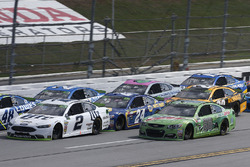Dale Earnhardt Jr., Hendrick Motorsports Chevrolet Brad Keselowski, Team Penske Ford