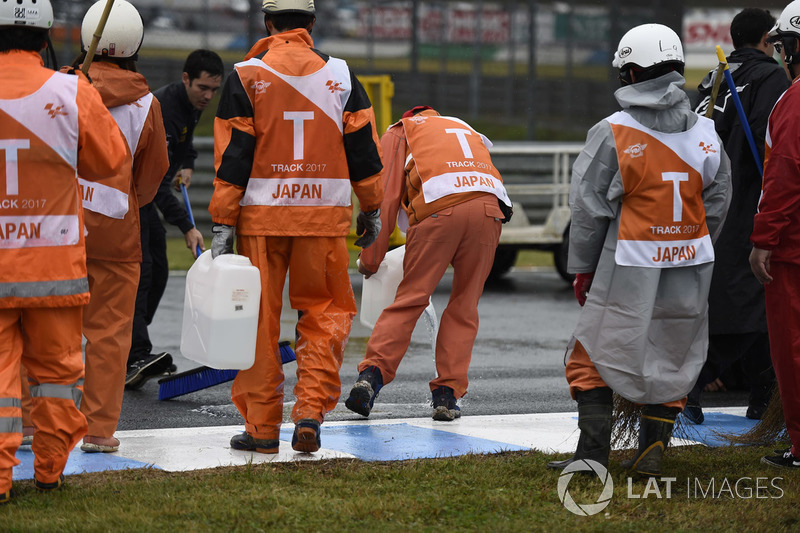 Marshals cleans the track