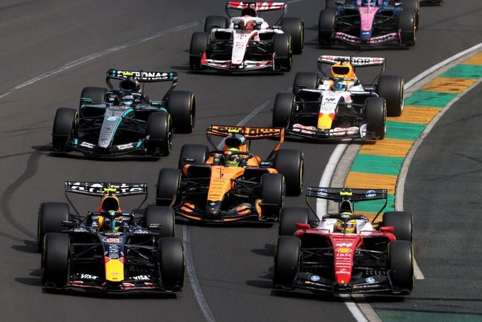 Lewis Hamilton, Ferrari, Isack Hadjar, Red Bull Racing