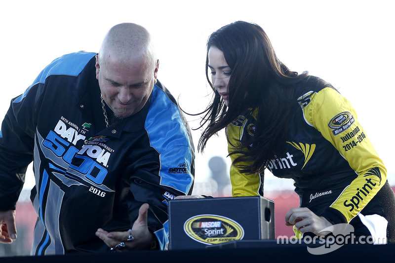 Miss Sprint Cup Julianna en el draw de la formación inicial