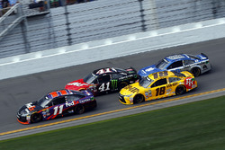 Kyle Busch, Joe Gibbs Racing Toyota, Dale Earnhardt Jr., Hendrick Motorsports Chevrolet, Denny Hamlin, Joe Gibbs Racing Toyota, Kurt Busch, Stewart-Haas Racing Chevrolet
