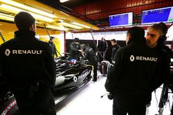 Nick Chester, Directeur Technique Châssis Renault Sport F1 Team et Frédéric Vasseur, Directeur Sportif Renault Sport F1 Team