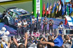 Podio: i vincitori Jari-Matti Latvala, Miikka Anttila, Volkswagen Polo WRC, Volkswagen Motorsport, s