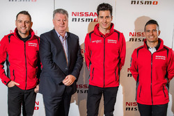 Todd Kelly, Nissan Motorsport, Richard Emery, directeur Nissan Australie, Rick Kelly, Nissan Motorsport et Michael Caruso, Nissan Motorsport