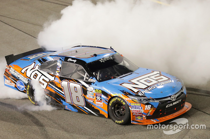 Le vainqueur, Kyle Busch, Joe Gibbs Racing Toyota