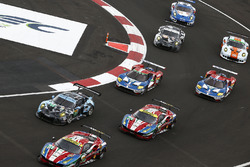 #51 AF Corse Ferrari 488 GTE: Gianmaria Bruni, James Calado, #77 Dempsey Proton Competition Porsche