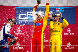 Подіум: переможець Джордан Кінг, Racing Engineering, руге місце - Лука Гіотто, Trident, третє місце