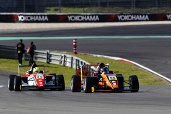 Joseph Mawson, Van Amersfoort Racing; Mick Schumacher, Prema Powerteam