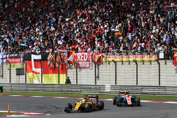 Kevin Magnussen, Renault Sport F1 Team RS16