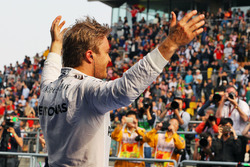 Winner Nico Rosberg, Mercedes AMG F1 Team in parc ferme