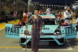 Gridgirl für Stefano Comini, Leopard Racing, Volkswagen Golf GTI TCR