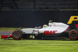 Esteban Gutiérrez, Haas F1 Team VF-16 se recupera después de su giro