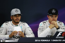Слева направо: Льюис Хэмилтон, Mercedes AMG F1, и Нико Росберг, Mercedes AMG F1