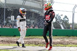 Esteban Gutierrez, Haas F1 Team y Fernando Alonso, McLaren