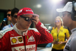 Kimi Raikkonen, Ferrari met Nico Rosberg, Mercedes AMG F1 Team in de parade