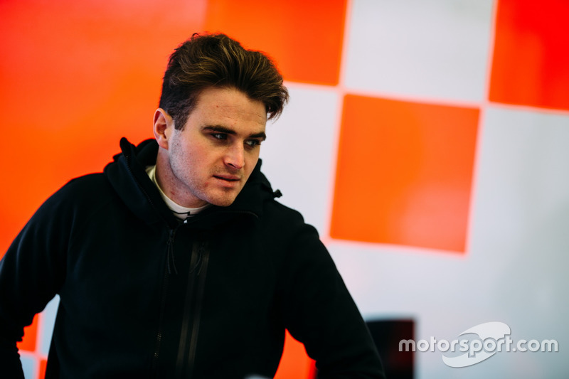 18. <img src="http://cdn-7.motorsport.com/static/img/cfp/0/0/0/200/227/s3/united_kingdom-2.jpg"> Оливер Роуленд, 24 года